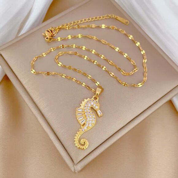 Dazzle Like the Ocean's VIP! - Picture 4 of 5